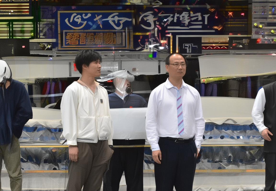 2024英雄联盟全球总决赛震撼开幕：G.E.M.邓紫棋与Anyma献演，召唤师奖杯揭幕及S15全球总决赛赛制详解